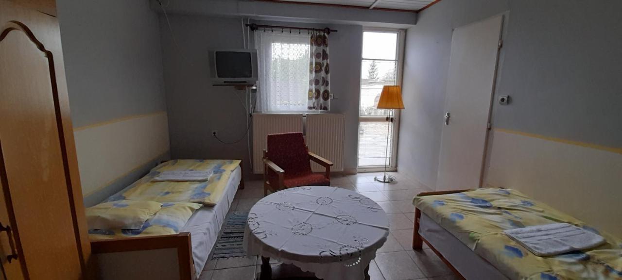 Kalandor szállás Kozarmisleny Exterior foto
